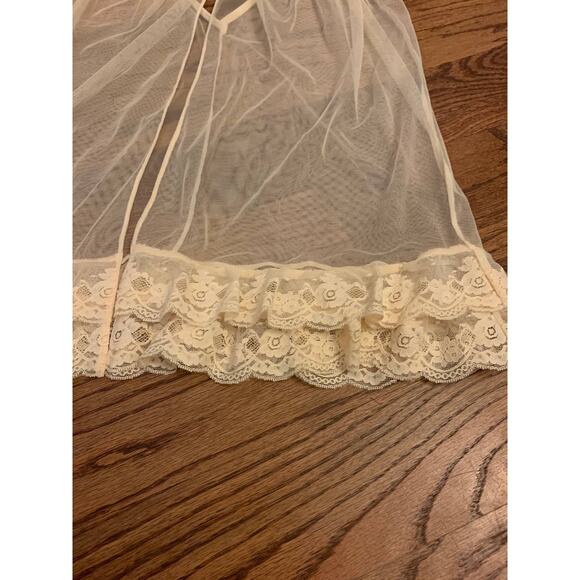 Victoria's Secret cream lace Lingerie - Picture 4 of 9